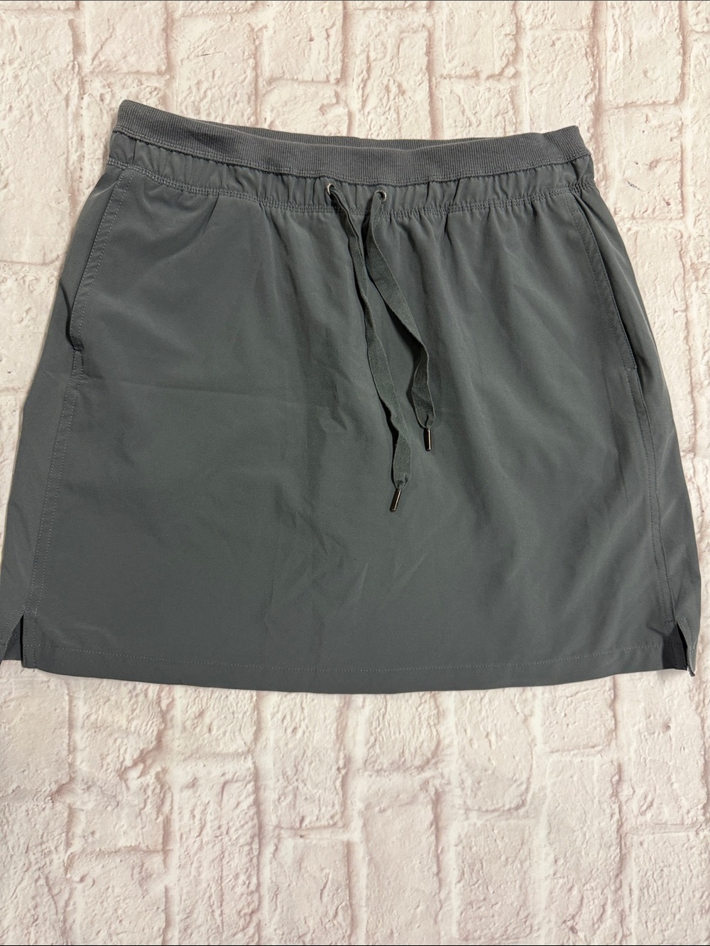 GreenTea Women's Active Drawstring Skort - Gray